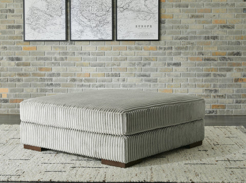 Lindyn 2-Piece Sectional with Ottoman