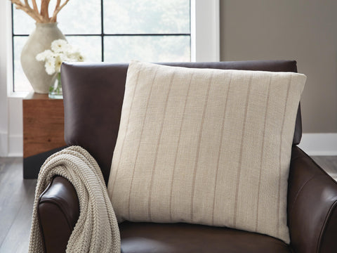 Valwick Pillow (4/CS)