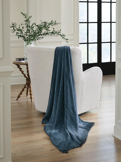 Anawood Throw (3/CS)