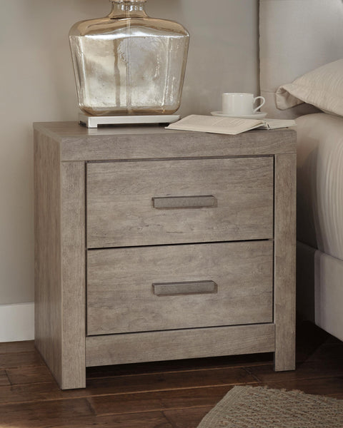 Culverbach King Panel Bed with Mirrored Dresser, Chest and 2 Nightstands