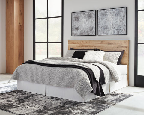 Hyanna King Panel Headboard with Mirrored Dresser