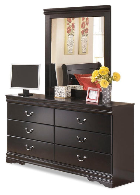 Huey Vineyard Full Sleigh Bed with Mirrored Dresser and Nightstand