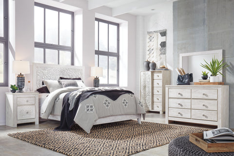 Paxberry Queen Panel Bed with Dresser