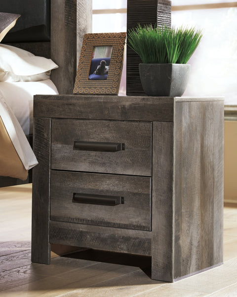 Wynnlow King Panel Bed with Mirrored Dresser and 2 Nightstands
