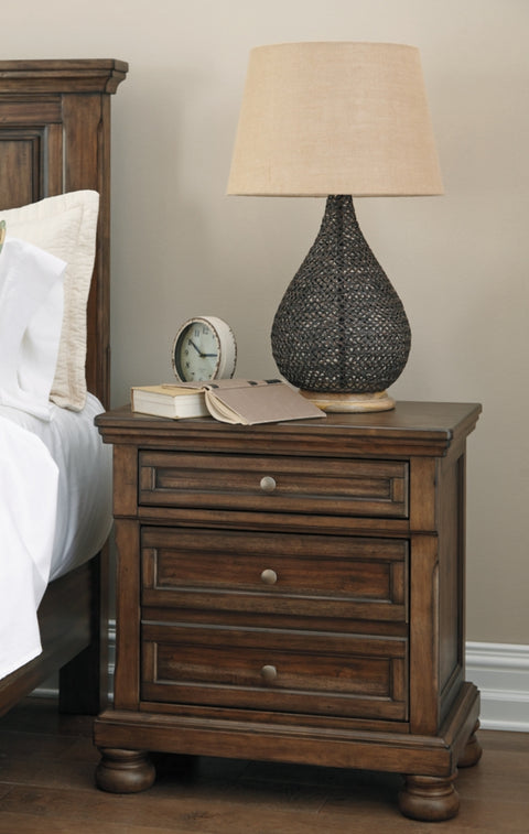 Flynnter Queen Panel Bed with Mirrored Dresser and 2 Nightstands