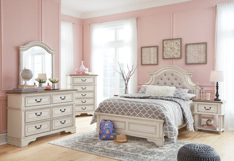 Realyn Chest of Drawers