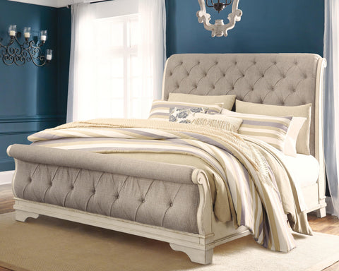 Realyn Queen Sleigh Bed with Mirrored Dresser and 2 Nightstands