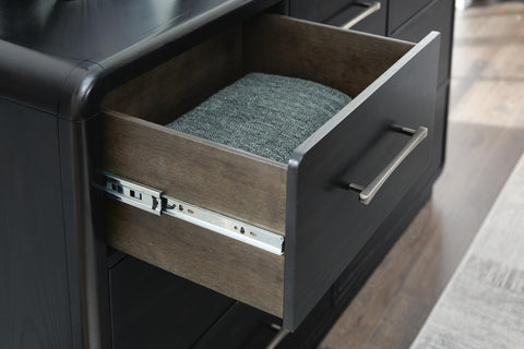 Rowanbeck Chest of Drawers