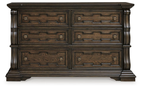 Maylee Dresser