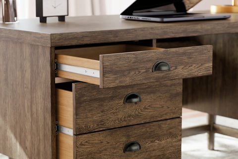 Austanny 67 Home Office Desk